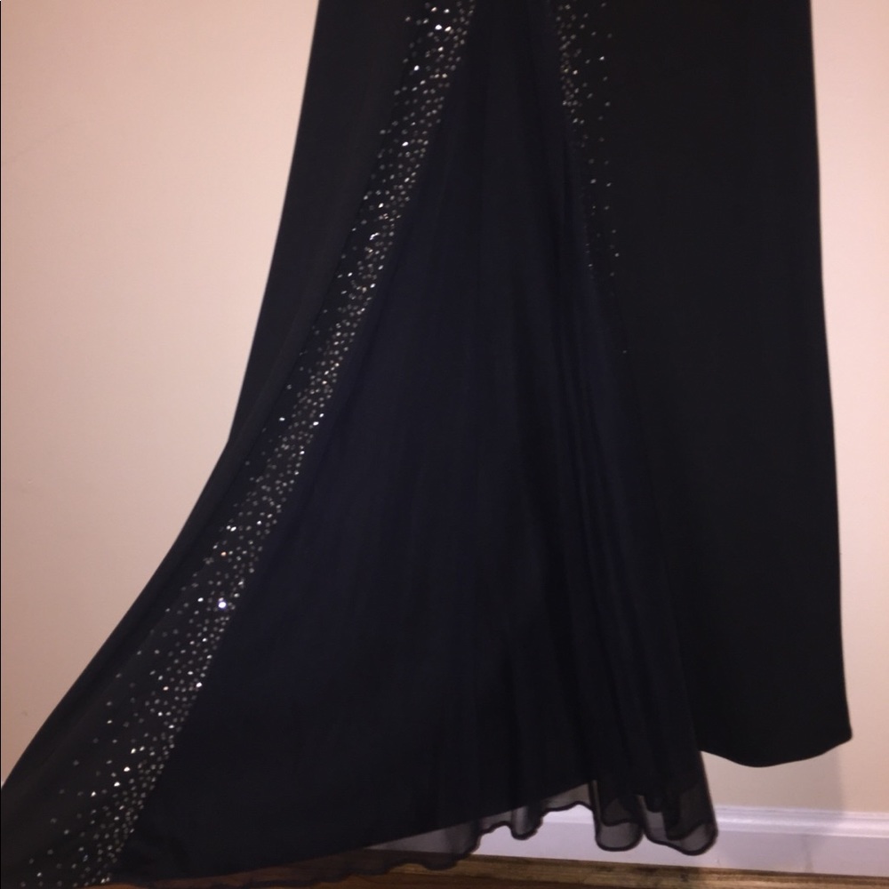 Beautiful Formal Gown - Picture 3 of 6